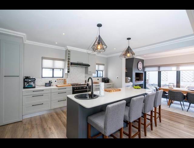 4 BEDROOM HOUSE FOR SALE IN CALYPSO BEACH